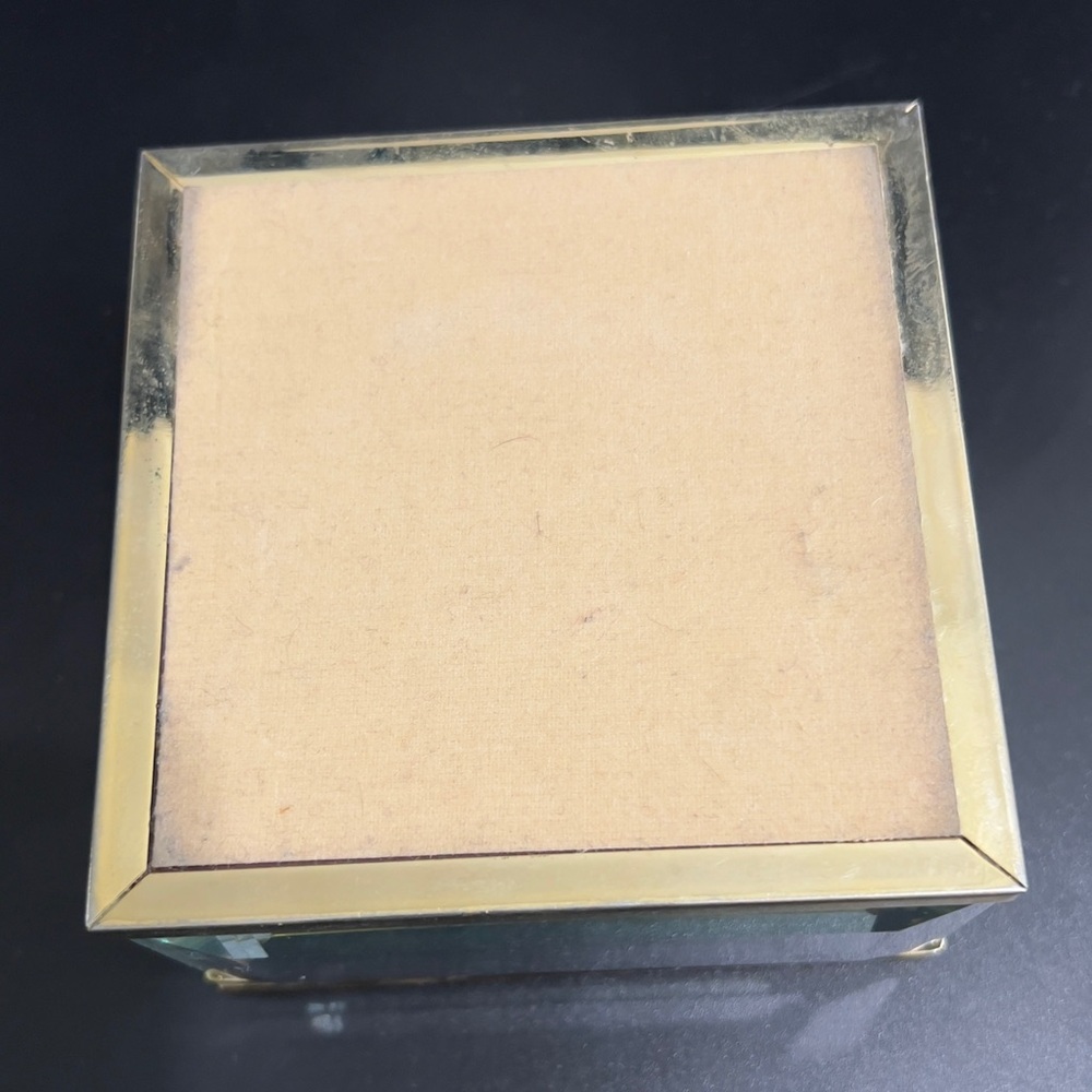 VINTAGE BRASS ETCHED BEVELED GLASS MIRROR TRINKET JEWELRY BOX - Picture 4 of 8